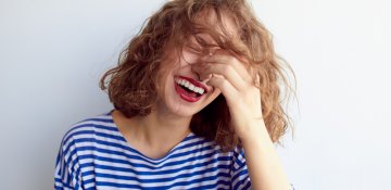 Gülüşünüz sizi ələ verir-Necə?