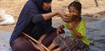 Hər gün zorla kökəlməyə məcbur edilən qız uşaqları