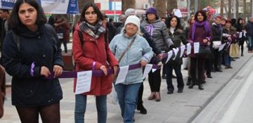  Türkiyənin Dənizli şəhərində istismar və qadın cinayətlərinə qarşı insan zənciri...