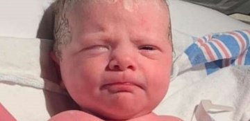 Doğum günü ilə tarixə düşən körpə