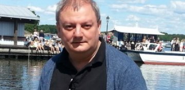 Yasəmən qoxuyan ətri məni qar dənəsinə çevirmişdi