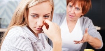 Psixoloq söhbəti: Anam məni dəli edir