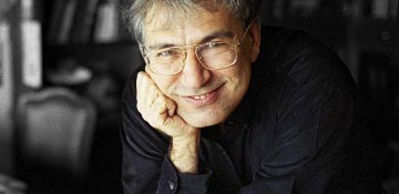 Xomeyninin fətvası tərcümələri yarımçıq qoydu - Orxan Pamuk “Şeytan ayələri” barədə
