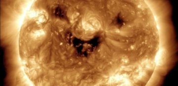 NASA Günəşin “gülümsəyən fotosu” nu paylaşıb