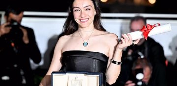 Türkiyəli aktrisa Fransada “cəngavər” elan edildi